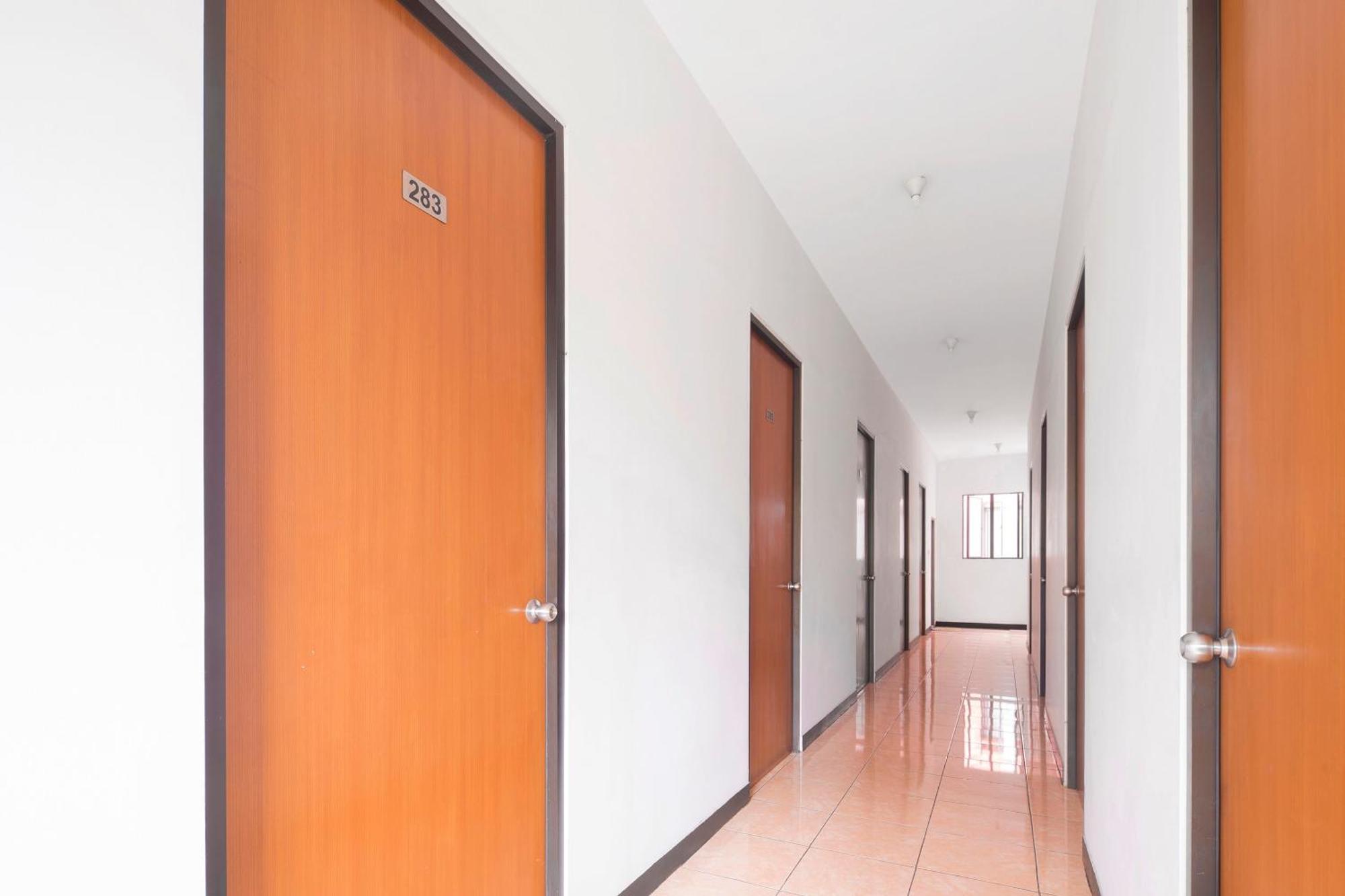 Super Oyo 866 Idola Residence Giacarta Esterno foto